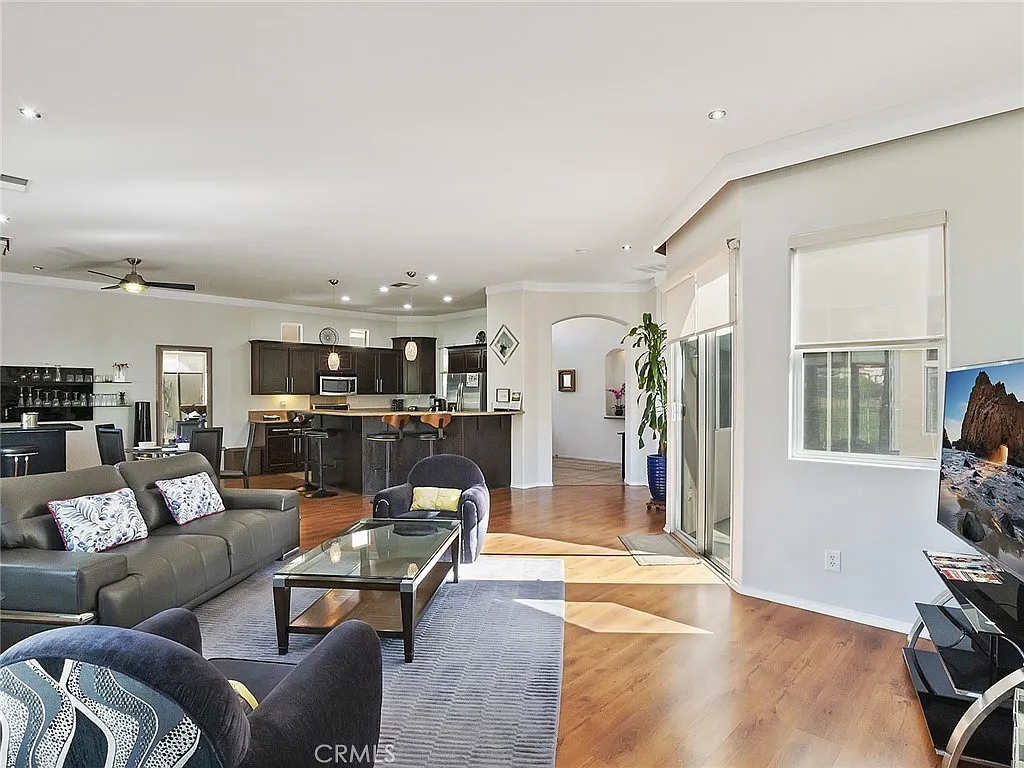 3 bed, 1833 sqft, $4,600 — Photo 3