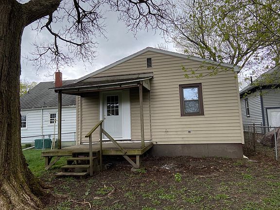 2nd image of 407 S Hayford Ave