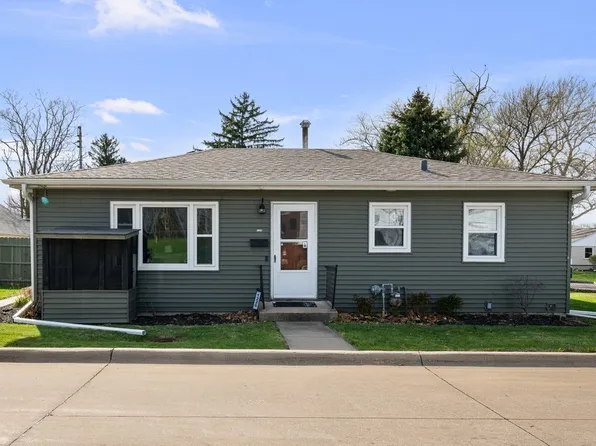 1226 26th St, Bettendorf, IA 52722
