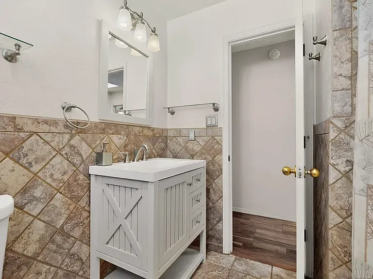 Hall Bath 2