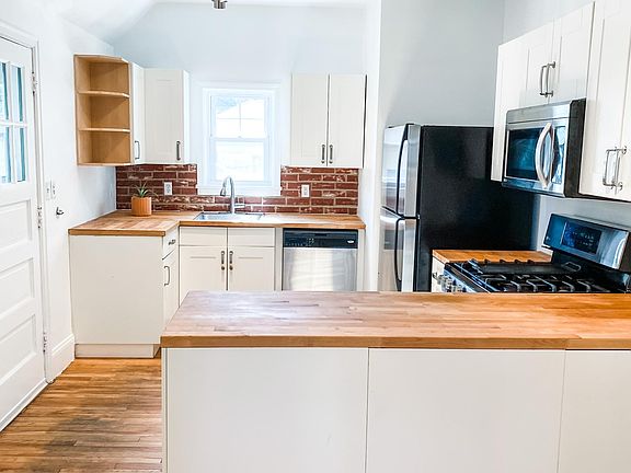 3rd image of 3110 Fremont Ave S APT 2