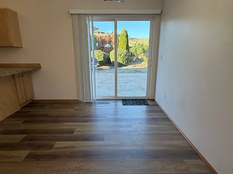 2442 Highland View Dr — Photo 5