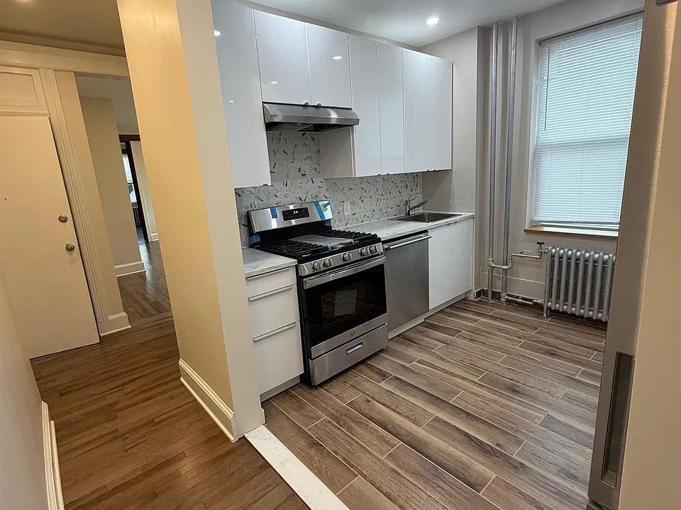 272 Hancock Ave #1