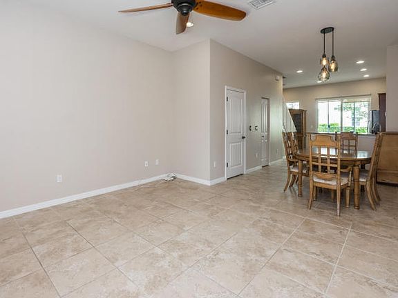 4th image of 479 Graham Pl