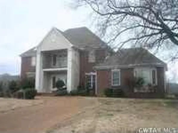 103 Emerald Lake Dr, Jackson, TN 38305