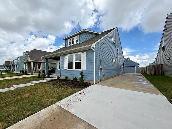 2nd image of 207 Cherry Blossom Ln