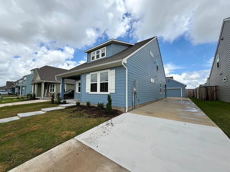 207 Cherry Blossom Ln — Photo 2