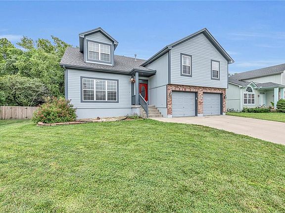 3rd image of 1244 SE Scenic Dr