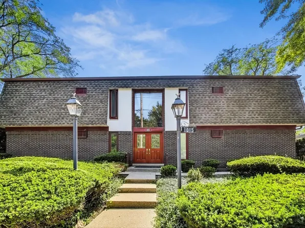 1015 Deerfield Rd APT 135, Deerfield, IL 60015