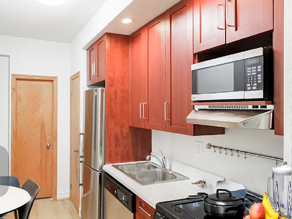 4th image of 215 E 84th St APT 1A