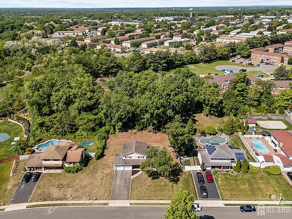 3rd image of 41 Oakwood Dr