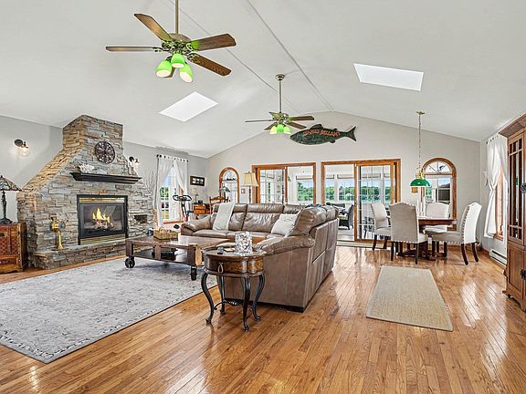 4th image of 16639 Lakeview Dr
