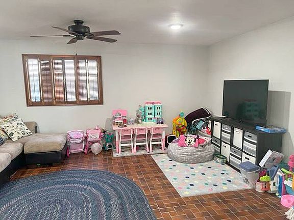4th image of 501 E Court St