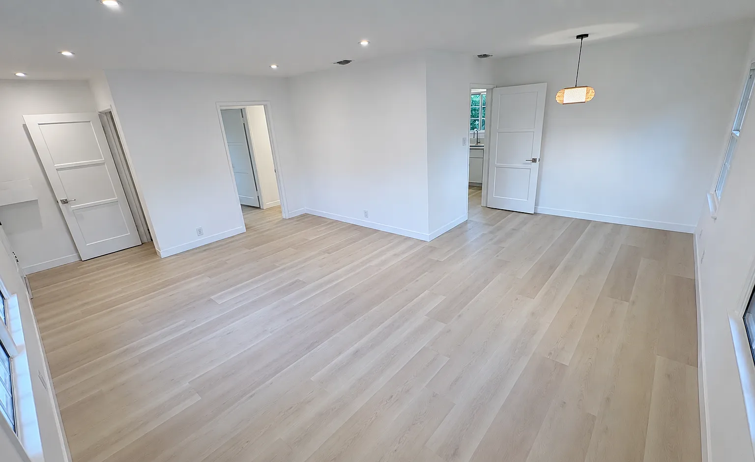2 bed, 918 sqft, $4,800 — Photo 2