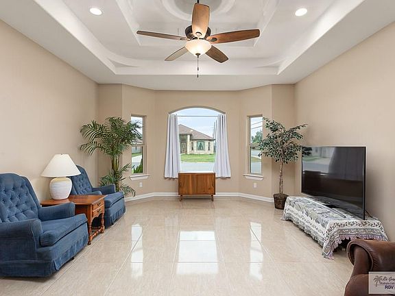 3rd image of 701 Windfield Dr