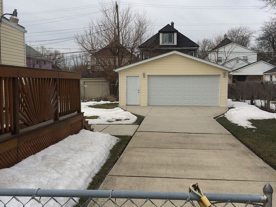2nd image of 2467 Helen St