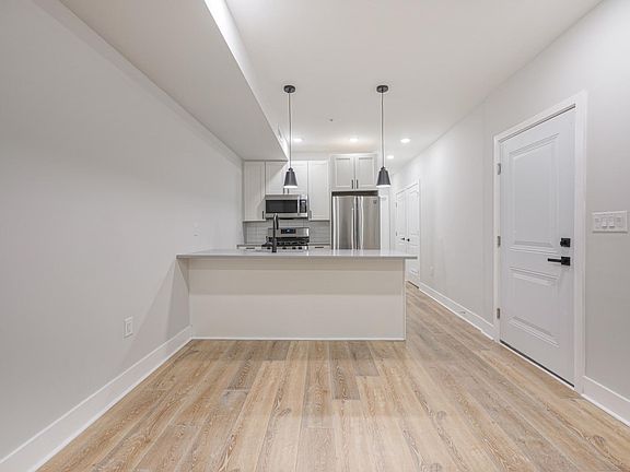 4th image of 1629 S 22nd St Floor 2