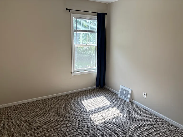 425 Lyon St NE #1 — Photo 6
