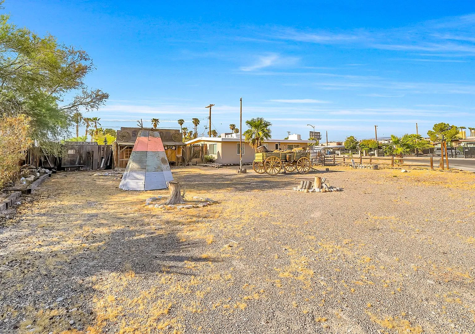 Spacious Single-Story Home on an Expansive Lot Near Central Las Vegas! — Photo 3