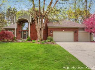7903 Oak Tree Ln, Hudsonville, MI 49426