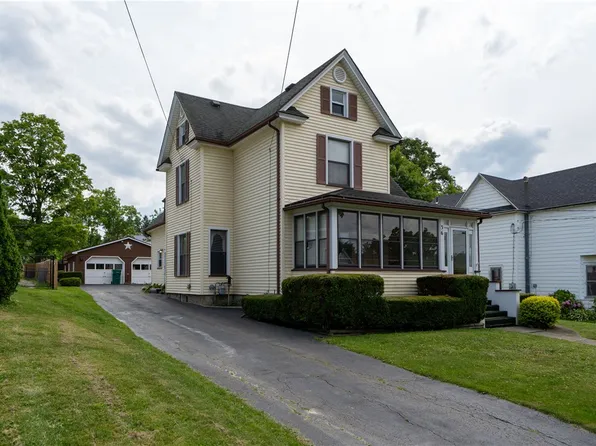 36 Dolbeer St, Perry, NY 14530