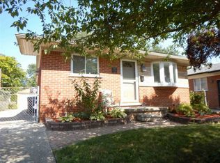 27336 Ursuline St, Saint Clair Shores, MI 48081