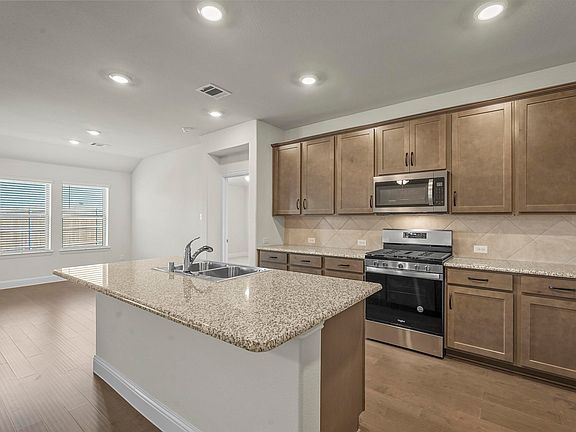 5th image of 3220 Riverlawn Dr
