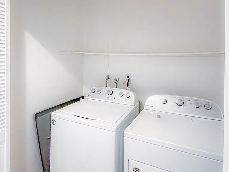 620 W Hyde Park Blvd #313 — Photo 7
