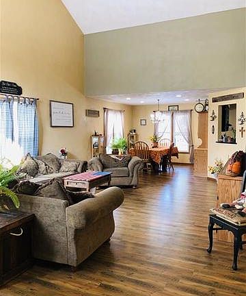 5th image of 225 Echo Dr