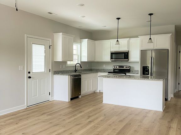 3rd image of 612 W Adams St Lot 2