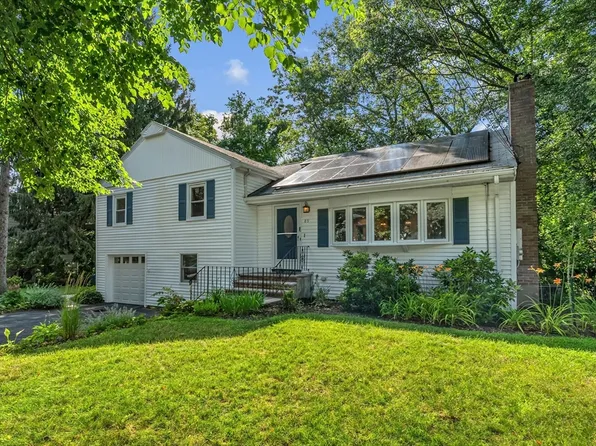 89 Rolling Ln, Needham, MA 02492
