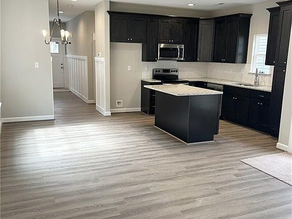 3rd image of 106 S Palm Ave