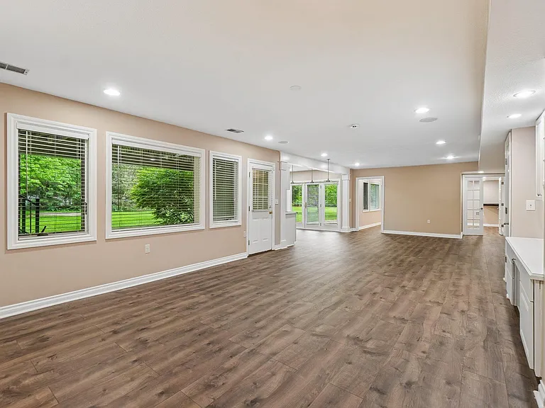 1819 Brookview Dr — Photo 27