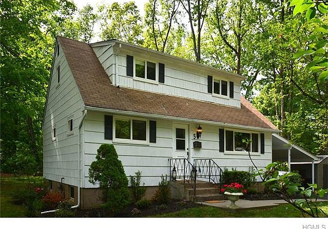 2nd image of 5 Burgundy Ln