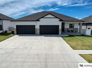 9325 Brienna Dr, Lincoln, NE 68516