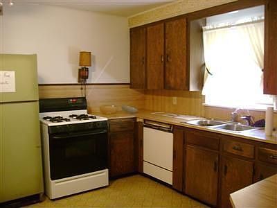 3rd image of 2212 E 31st St