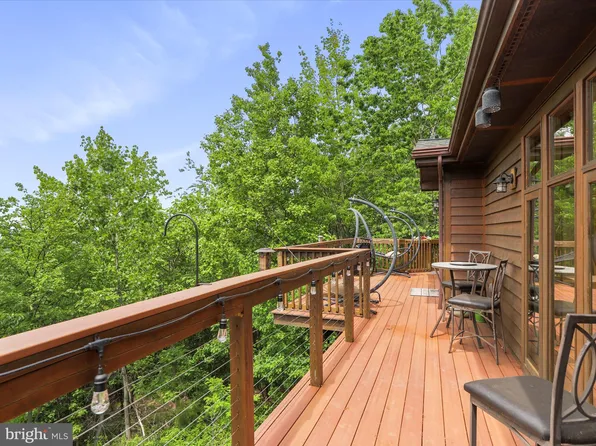 316 Ashbaugh Dr, Harpers Ferry, WV 25425