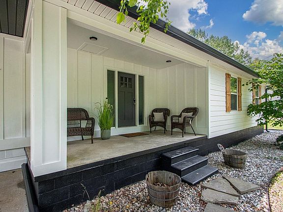 5th image of 7513 Hart Rd