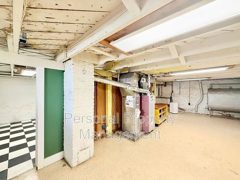 209 W 35th St — Photo 13