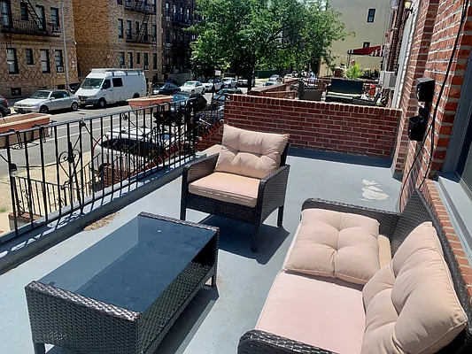 Rented by R New York | media 6