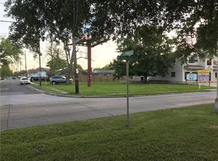 904 W Judge Perez Dr, Chalmette, LA 70043