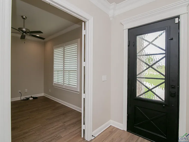 140 Lilly Lue Ln — Photo 4