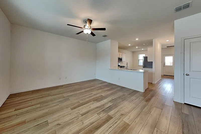 3 bed, 2.0 bath, 1442 sqft, $2,150 — Photo 4