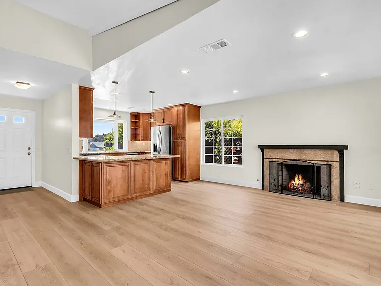 6246 Decanture St — Photo 8