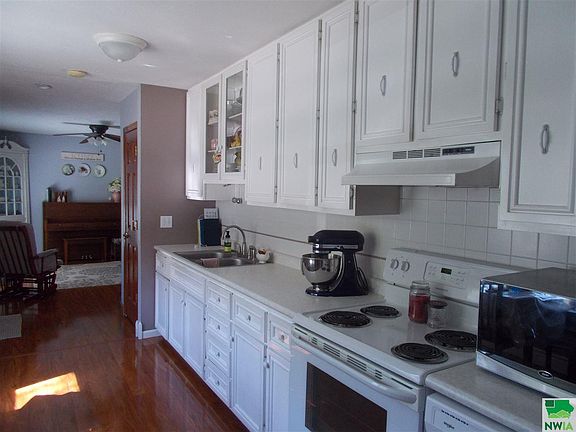 5th image of 2904 S Saint Marys St