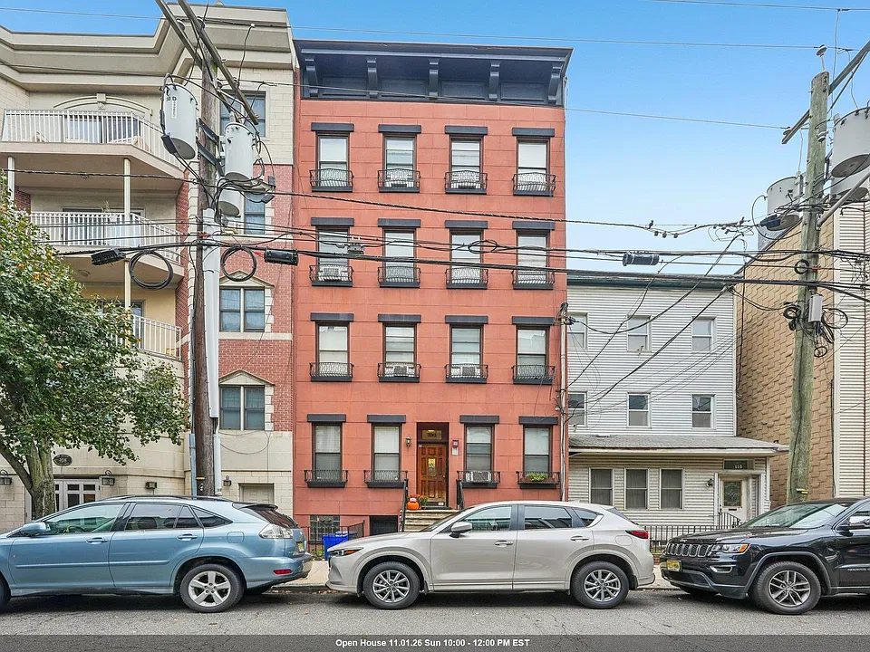 114 Monroe St #3L