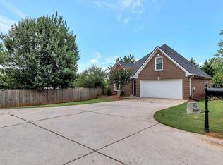 604 Valley Glen Dr, Dacula, GA 30019