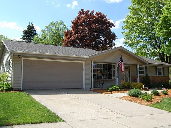 4th image of 714 Decker Dr