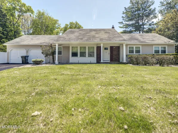25 Mccue Road, Morganville, NJ 07751