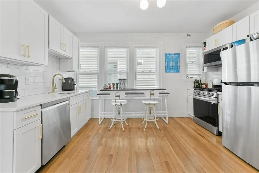 5 bed, 1400 sqft, $8,000 — Photo 2